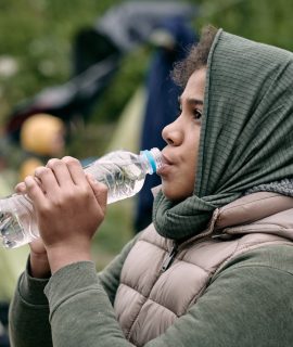 migrant-girl-drinking-water.jpg migrant-girl-drinking-water.jpg